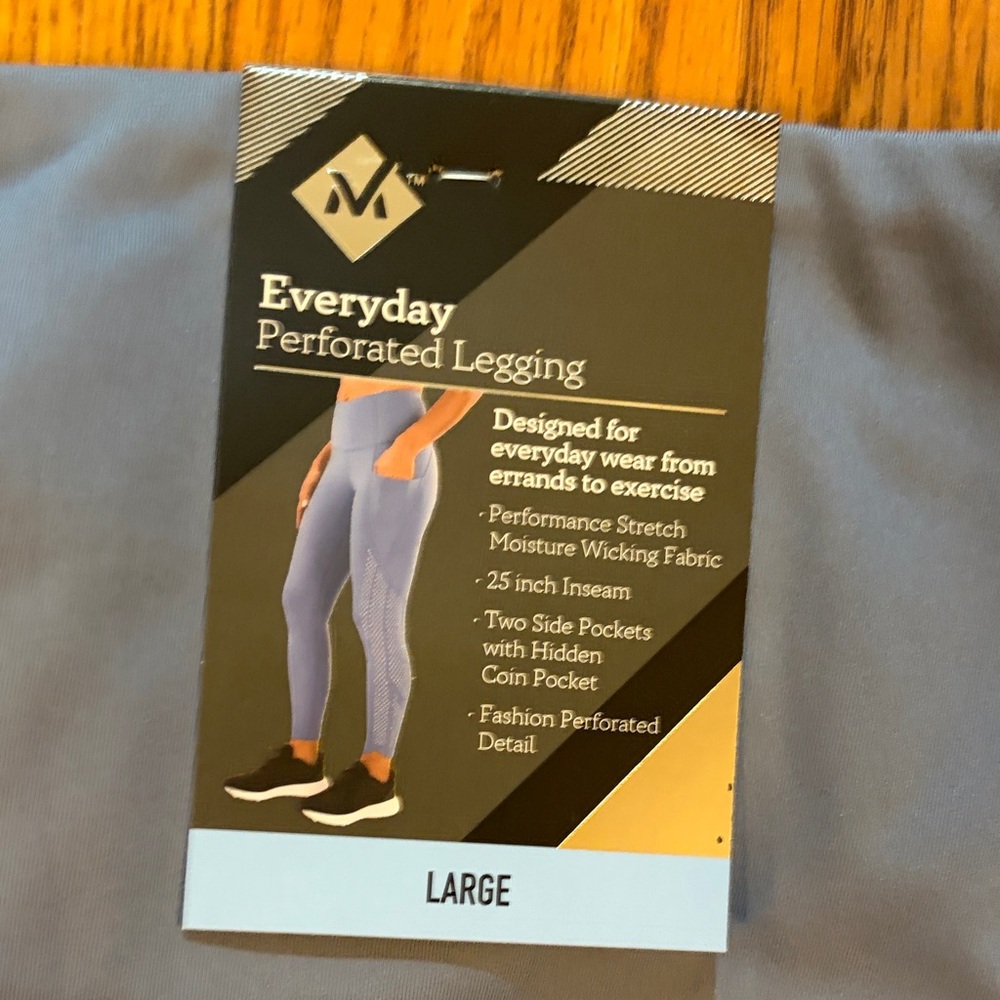 New perforated leggings new with tags - Picture 4 of 5